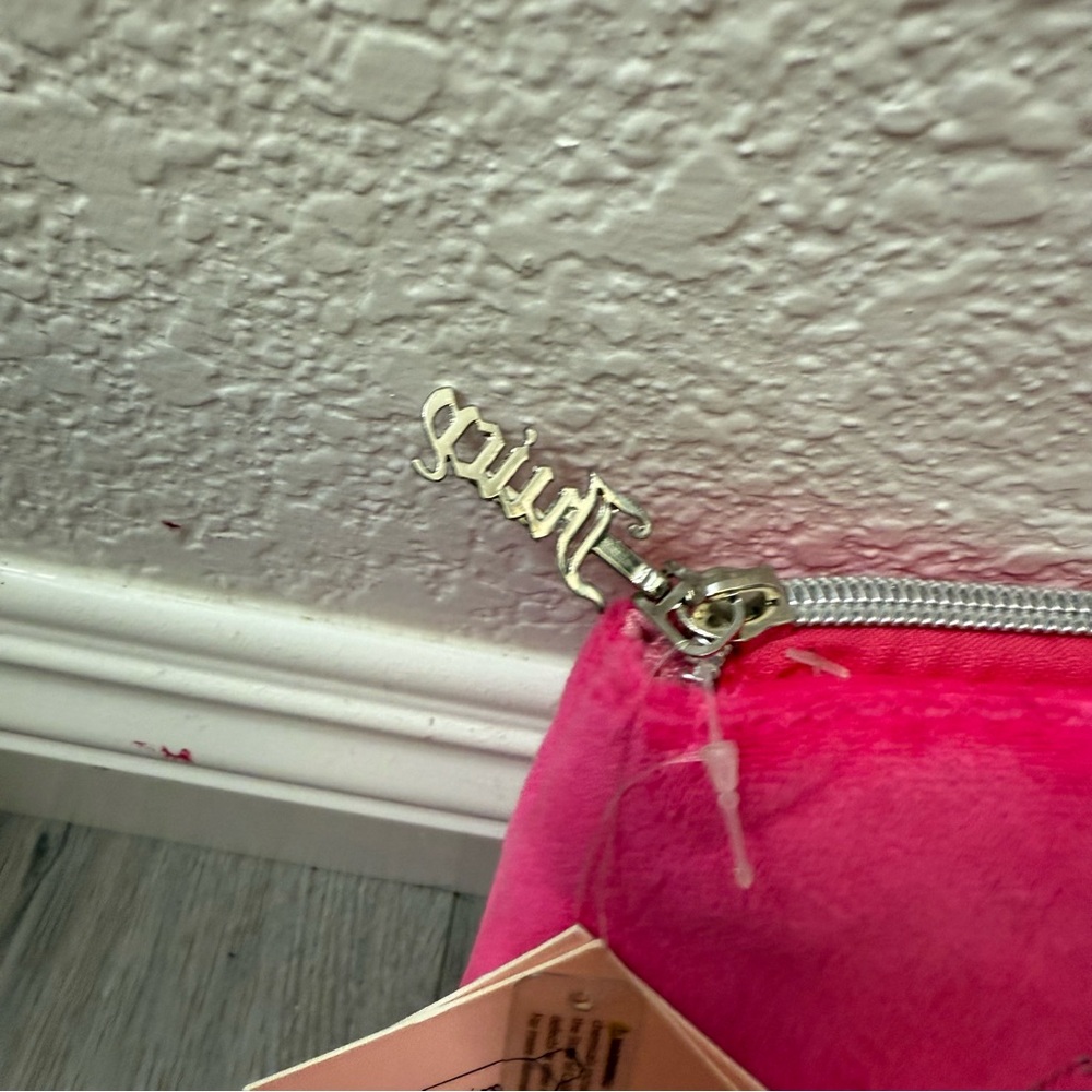 Juicy Couture Pink Bag, Juicy Couture Make Up Bag, Juicy Couture Travel Bag - Picture 5 of 10
